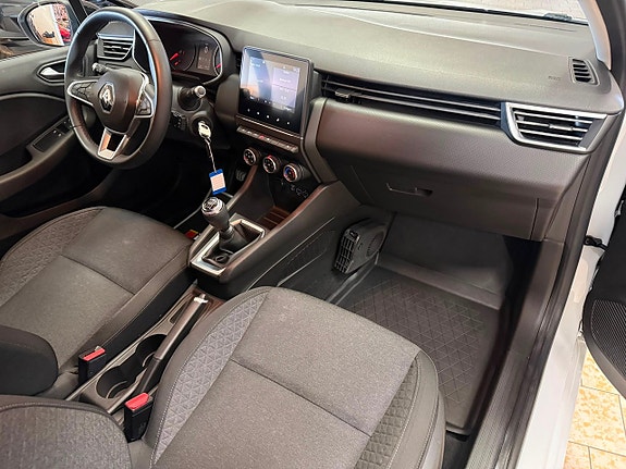 Renault Clio 17 of 24