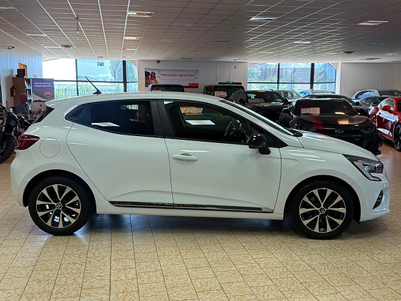Renault Clio 8 of 24