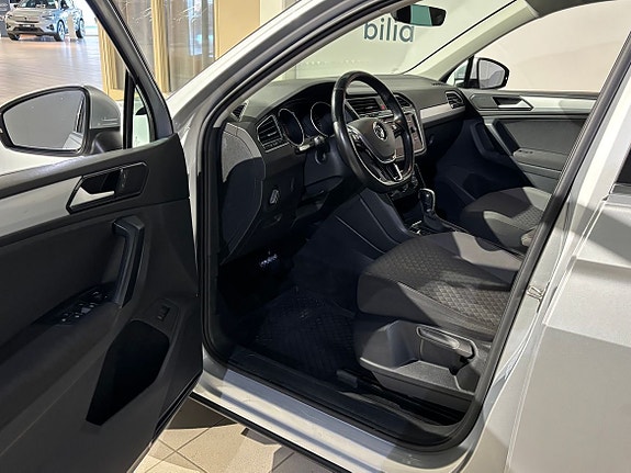 Volkswagen Tiguan 4 of 5