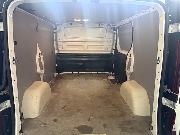 Opel Vivaro 7 of 12