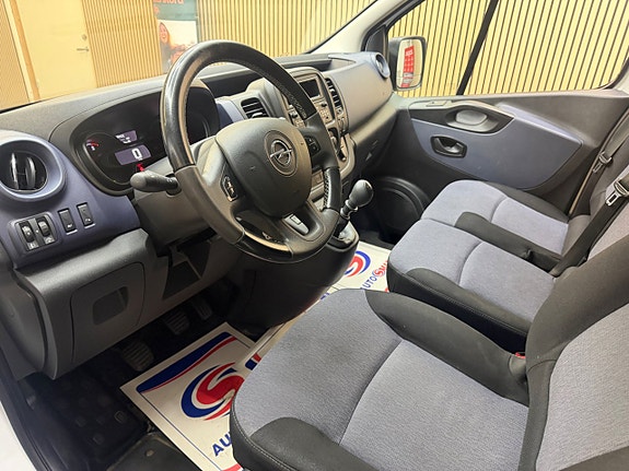 Opel Vivaro 6 of 12