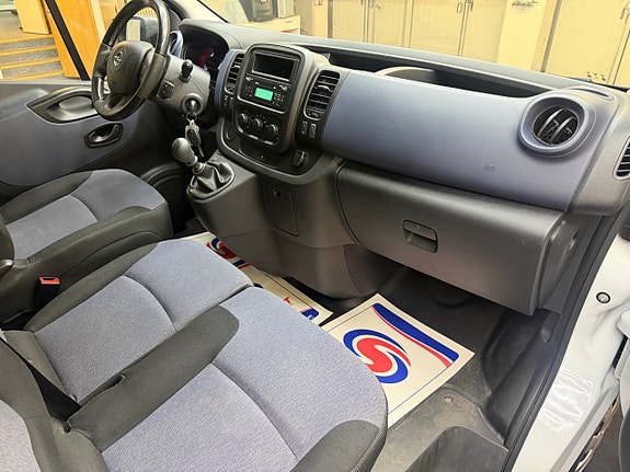 Opel Vivaro 8 of 12