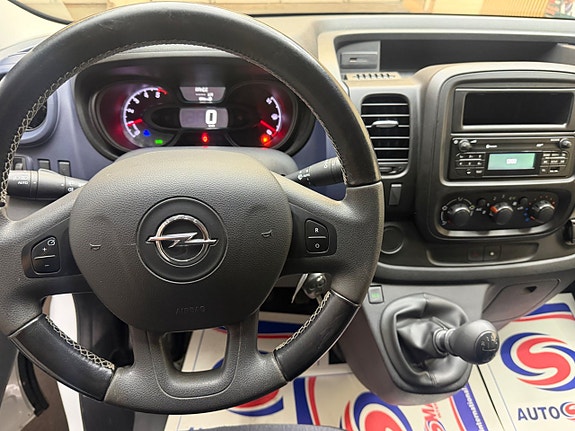 Opel Vivaro 9 of 12