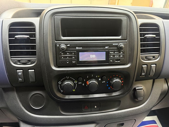 Opel Vivaro 11 of 12