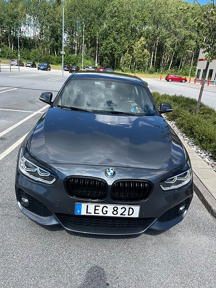 BMW 120i 2 of 5