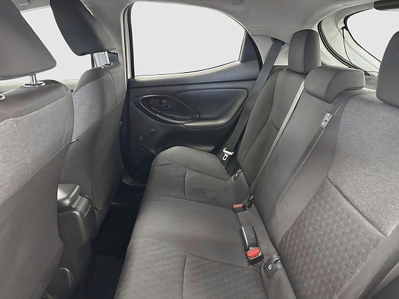 Toyota Yaris 9 of 13