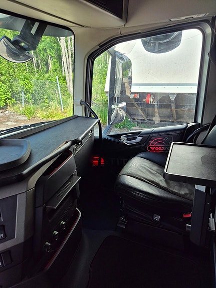 Volvo FH540 3 of 19