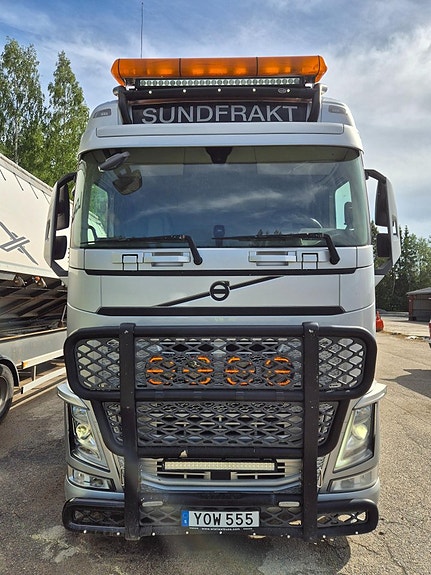 Volvo FH540 2 of 19