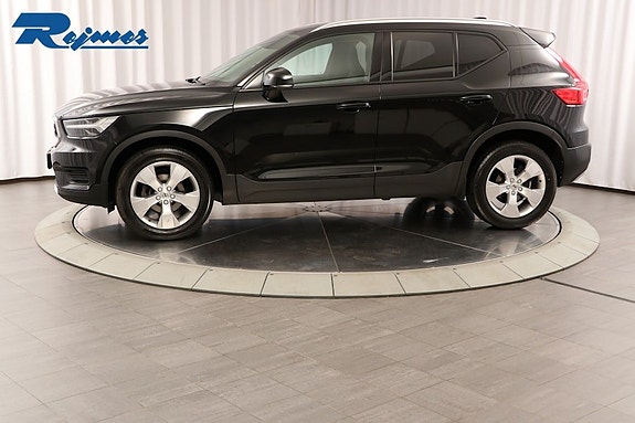 Volvo XC40 3 of 5