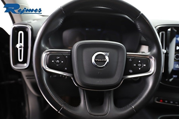 Volvo XC40 13 of 24