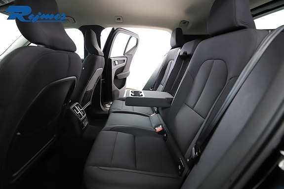 Volvo XC40 9 of 24