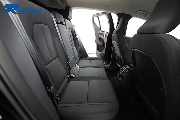 Volvo XC40 10 of 24