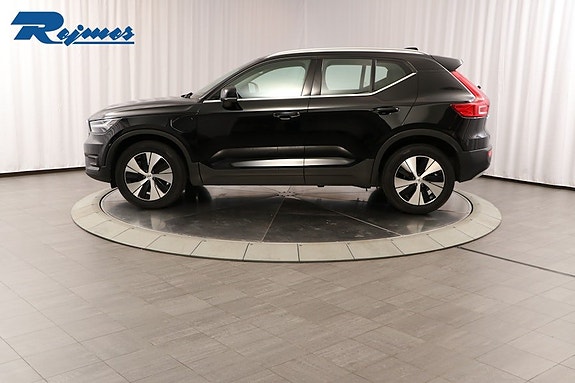 Volvo XC40 8 of 24