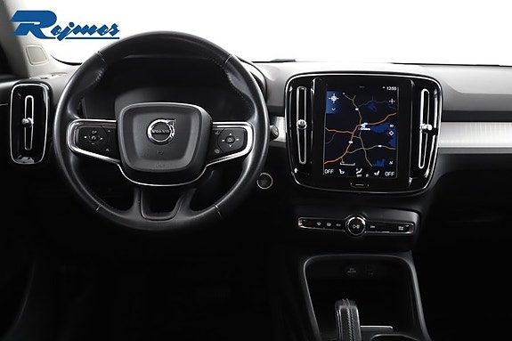 Volvo XC40 4 of 5