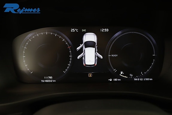 Volvo XC40 14 of 24