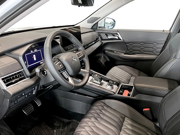 Mitsubishi Outlander 3 of 5