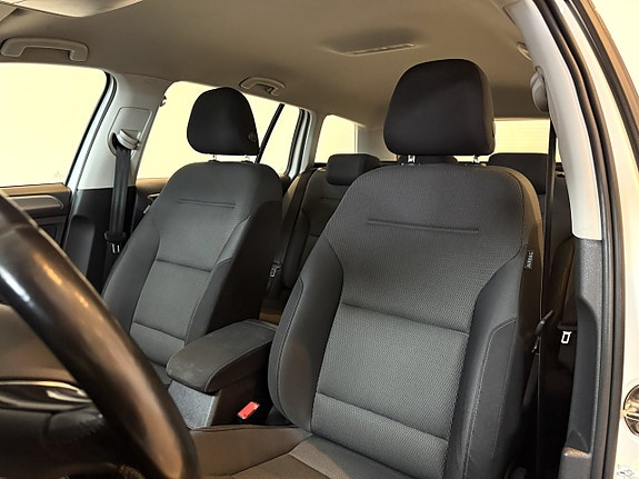 Volkswagen Golf VII 9 of 17