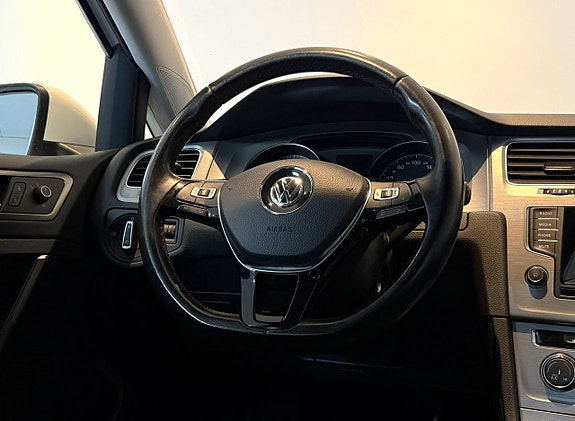 Volkswagen Golf VII 13 of 17