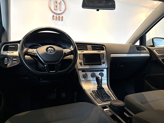 Volkswagen Golf VII 10 of 17