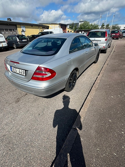 Mercedes-Benz CLK200 3 of 5