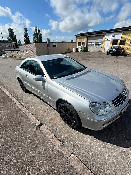 Mercedes-Benz CLK200 2 of 5