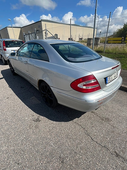 Mercedes-Benz CLK200 4 of 5