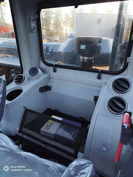 Hyundai HX 220 AL 11 of 13