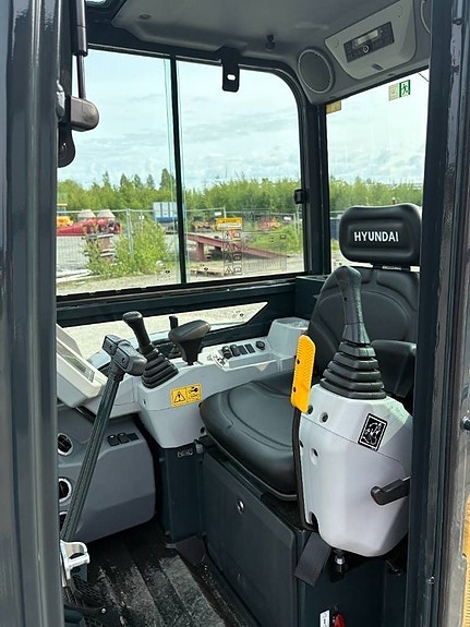 Hyundai HX 25 AZ 4 of 5