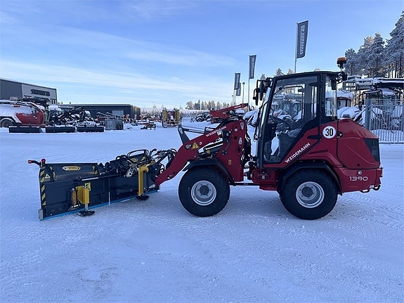 Weidemann 1390 2 of 5