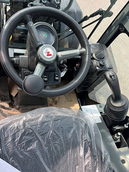 Weidemann 1260LP Black Edition 13 of 13