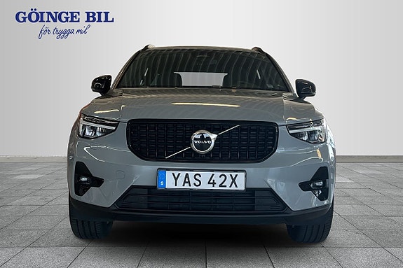 Volvo XC40 3 of 5