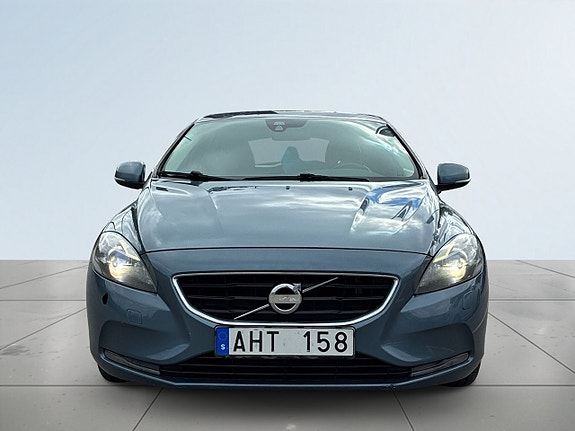 Volvo V40 2 of 20