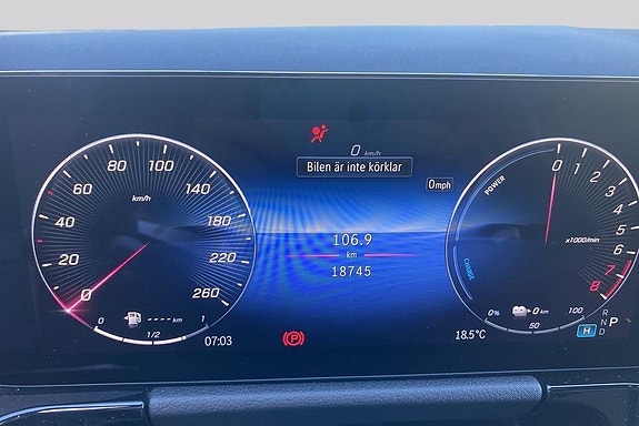 Mercedes-Benz GLA250 e 11 of 15