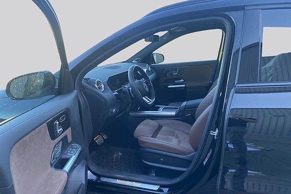 Mercedes-Benz GLA250 e 9 of 15