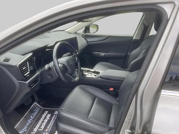 Lexus NX350h 6 of 11