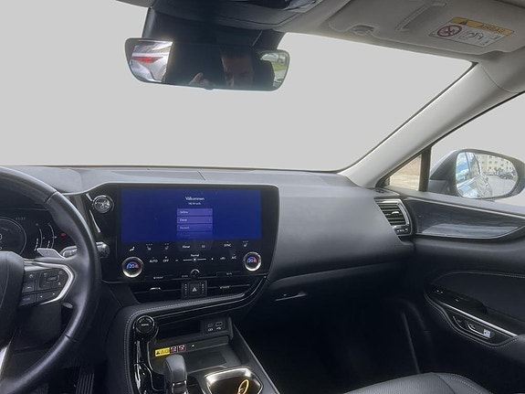 Lexus NX350h 9 of 11