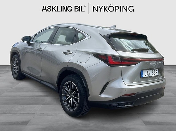 Lexus NX350h 2 of 5