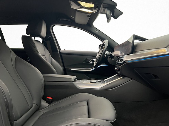 BMW 330e 29 of 30