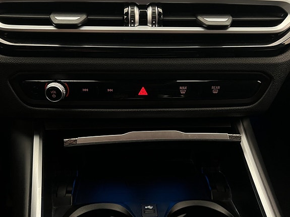 BMW 330e 27 of 30