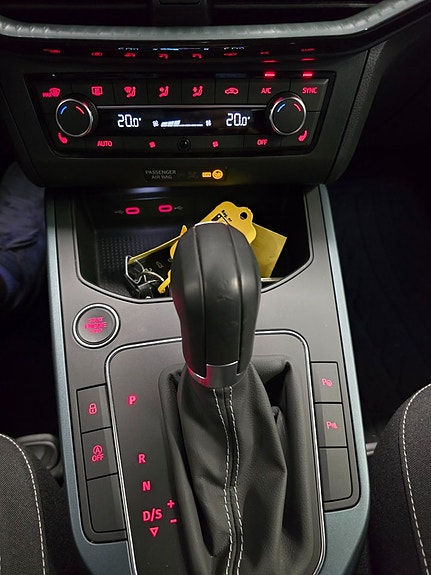 Seat Arona 17 of 21