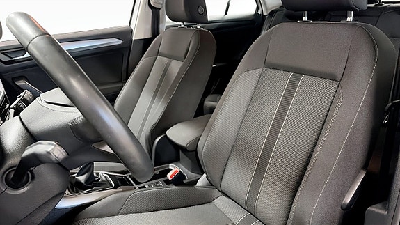 Volkswagen T-Roc 8 of 13