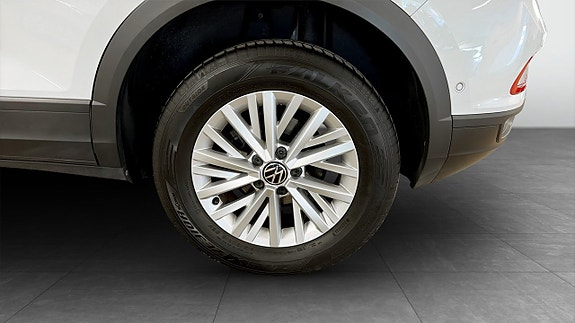 Volkswagen T-Roc 6 of 13