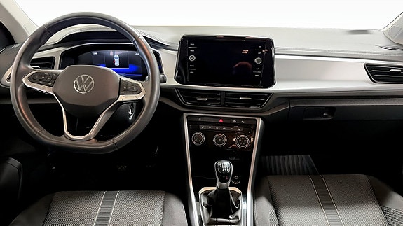 Volkswagen T-Roc 10 of 13