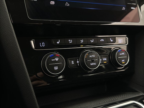 Volkswagen Passat Alltrack 21 of 30