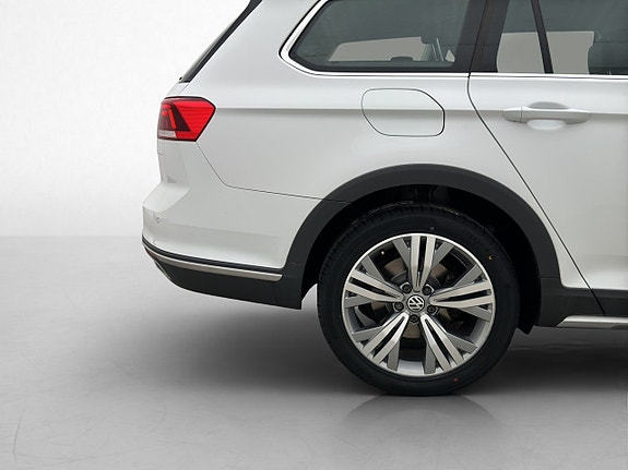 Volkswagen Passat Alltrack 28 of 30
