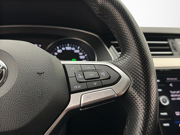 Volkswagen Passat Alltrack 15 of 30