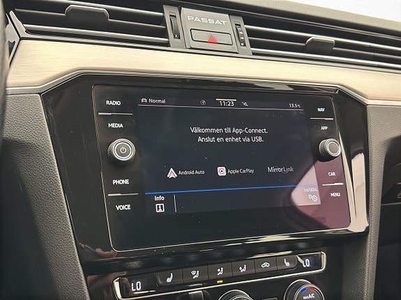 Volkswagen Passat Alltrack 19 of 30