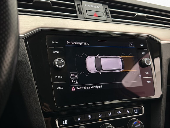 Volkswagen Passat Alltrack 17 of 30