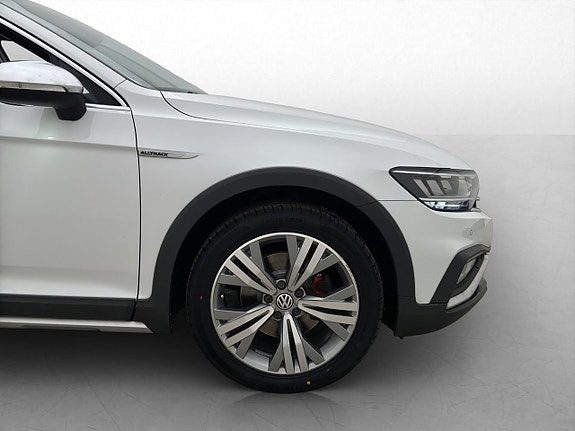 Volkswagen Passat Alltrack 27 of 30