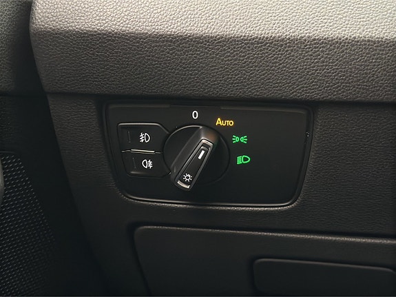 Volkswagen Passat Alltrack 12 of 30